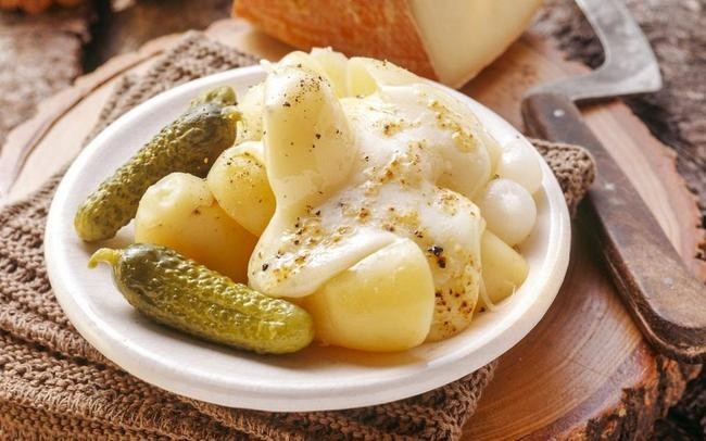 Раклетт, южная Швейцария