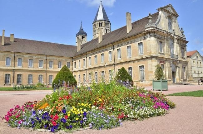 3. Cluny Abbey (Аббатство Клюни)