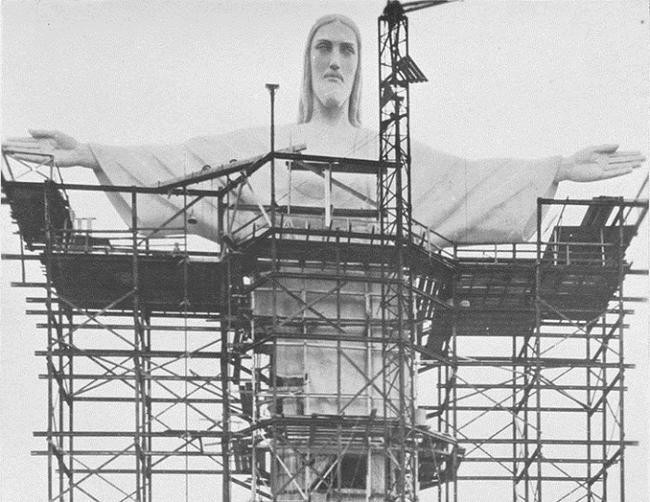 4. Статуя Христа-Искупителя в Рио-де-Жанейро (Бразилия)