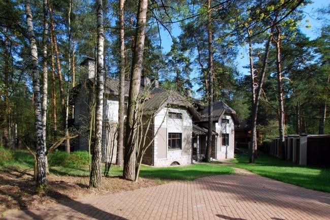 Николина Гора, Рублево-Успенское шоссе