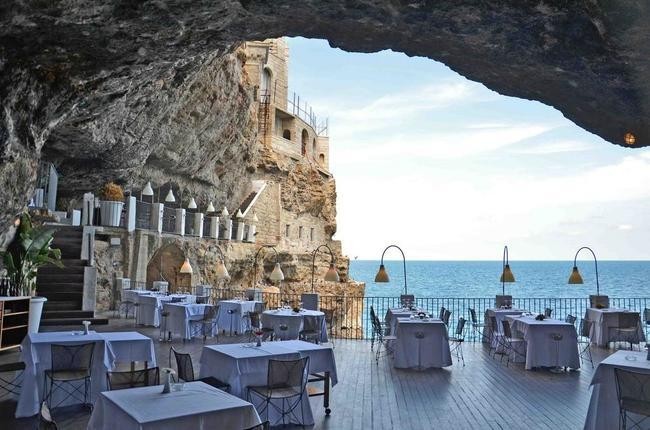 Grotta Palazzese, Италия