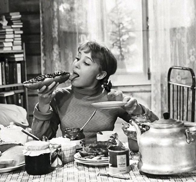Совет 5. «Лёгкий завтрак»: немного молока, масла, ветчины, яиц и стаканчик сока