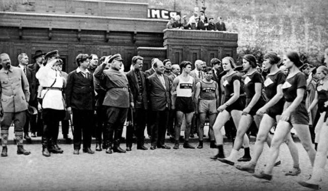 Разврат процветал и в жестокие сталинские времена