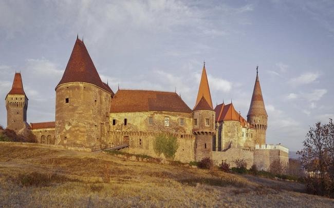 Замок Корвинов, Трансильвания