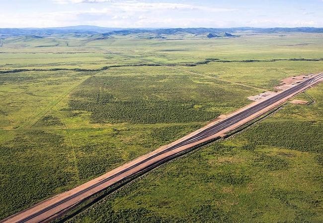 Единственная страна в мире с 12 морями, граничащая с 16 странами