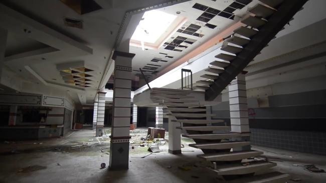 18. Торговый центр Rolling Acres, Акрон, Огайо (Rolling Acres Mall, Akron, Ohio)