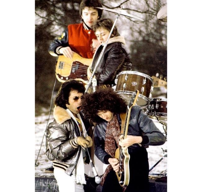 Queen - We will rock you