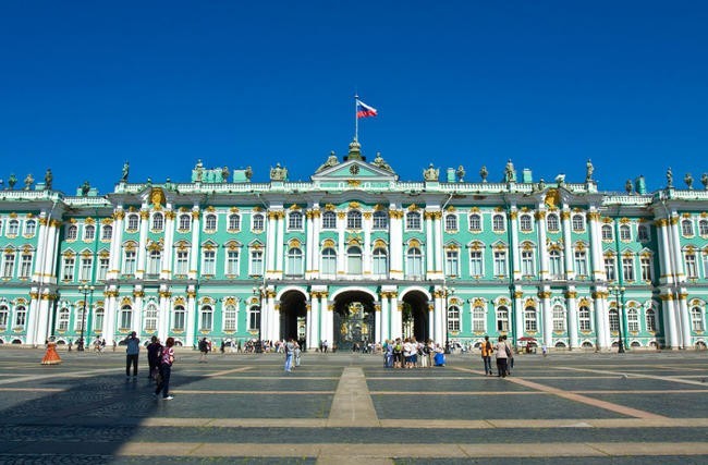 Миллиардные замки и десятки тысяч платьев