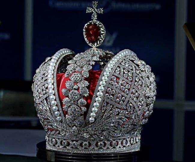 Бриллиантовая корона и бюджет любовников