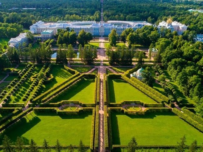 Уникальное лошадиное кладбище и пенсионерские стойла