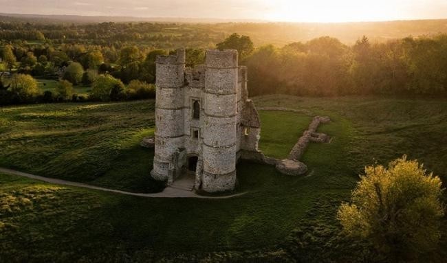 5. Руины замка Доннингтон (Графство Беркшир, Великобритания)