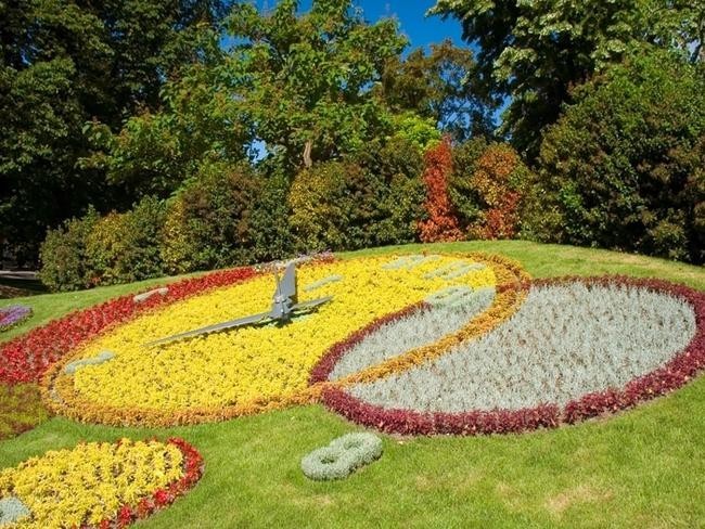 Цветочные часы Женевы и парк Jardin Anglais
