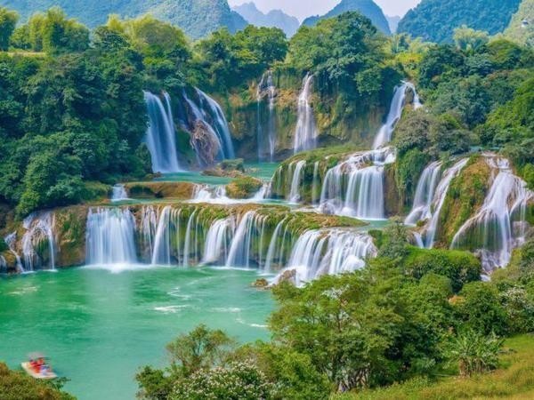 Водопад Дэтянь, на границе Китая и Вьетнама