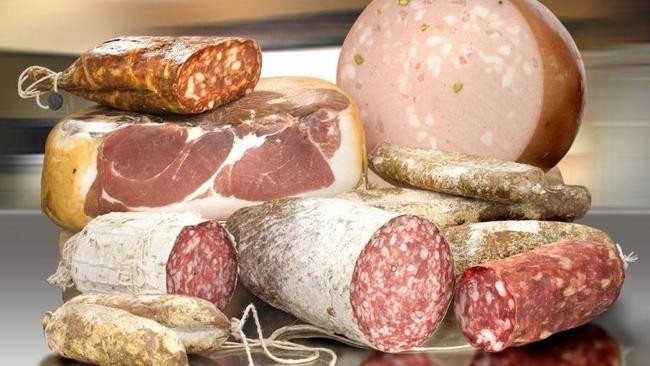 Твердая салями или вяленая ветчина