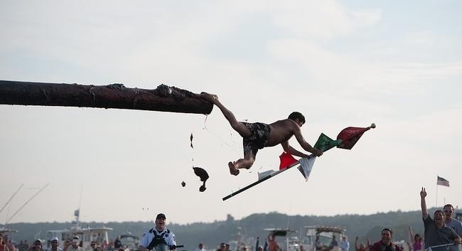 Фестиваль The Greasy Pole в Массачусетсе