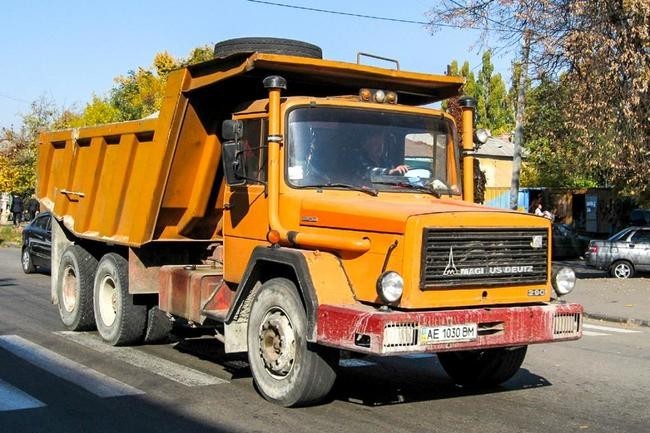 Грузовики