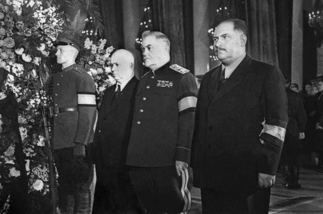 Салют и минуты молчания