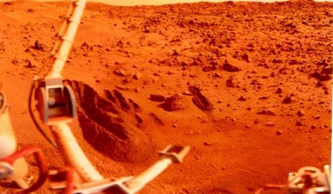 8. Первая фотография с поверхности Марса