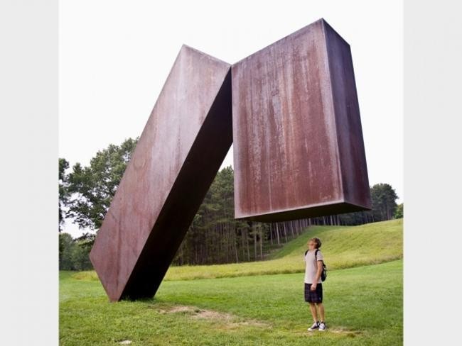 Suspended, Менаше Кадишман. США, Маунтинвилль, 1977