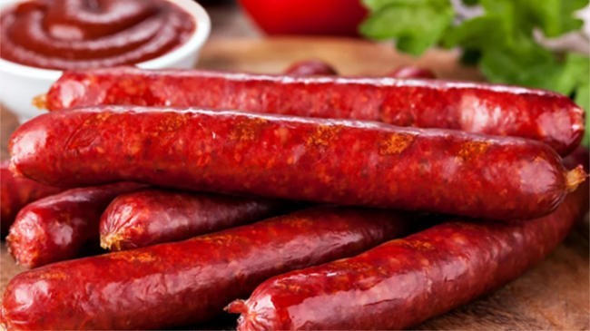 2. Натирание колбасных изделий маслом