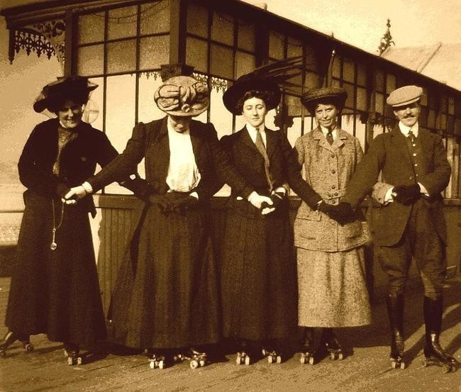 4. Кристи начала писать детективы из-за пари с старшей сестрой.