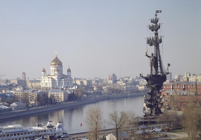 Памятник Петру I