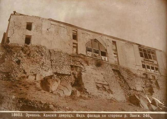 6. Сардарский дворец