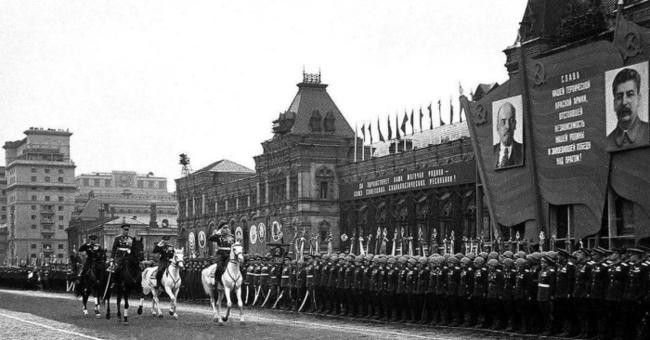 Легендарный парад Победы 24 июня 1945 года на Красной площади в Москве
