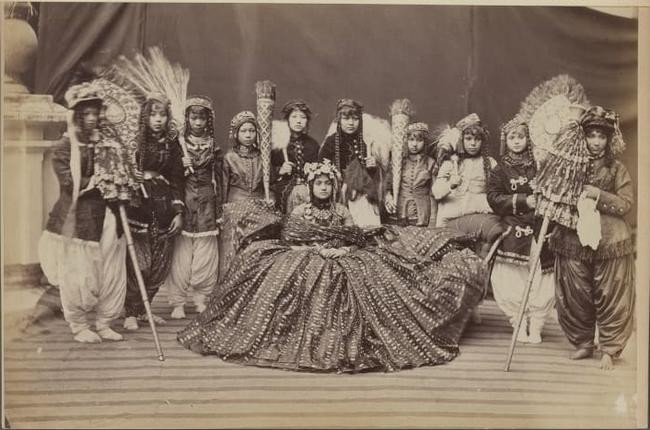 Махарани и ее подружки в Непале (1885-1894)