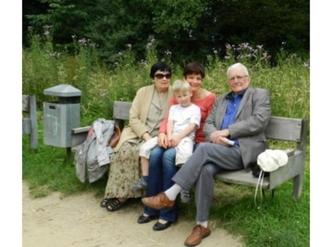 «Любовь с хорошей песней схожа…»