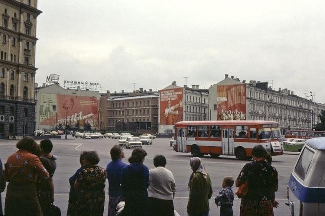 10. Площадь Дзержинского