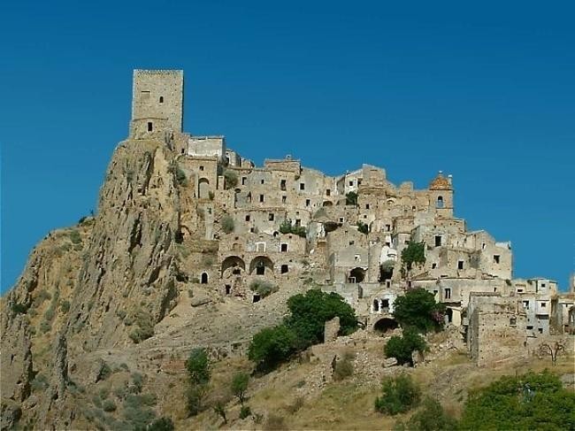 Крако, Италия: истощение катаклизмами