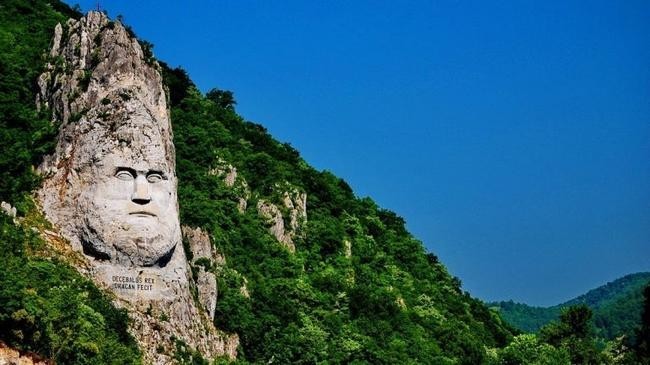 Монумент Децебалу, Румыния
