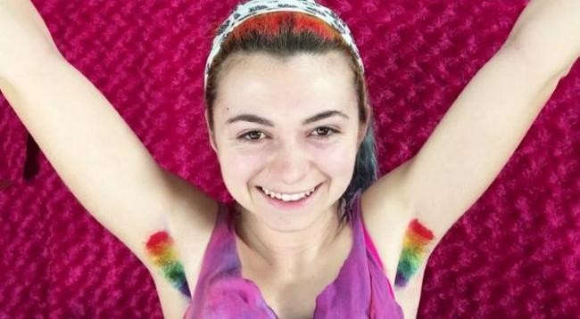 7. Окрашенные волосы на подмышках