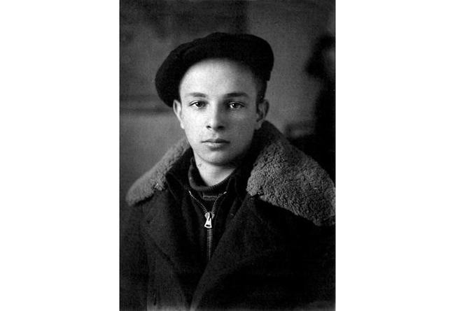 Израиль Зекцер, 16 лет