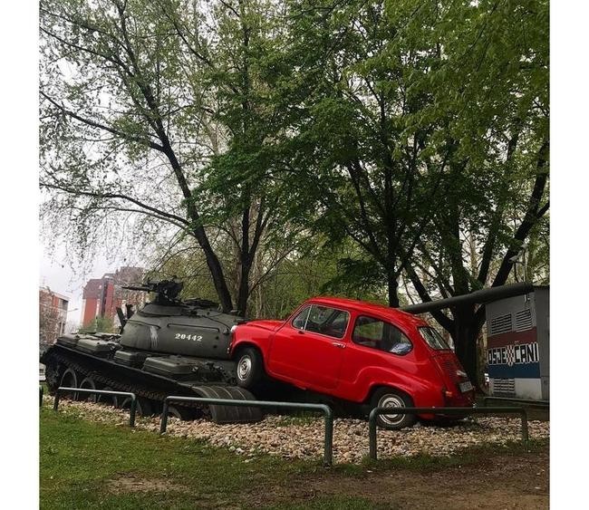 Красный храбрый Fićo
