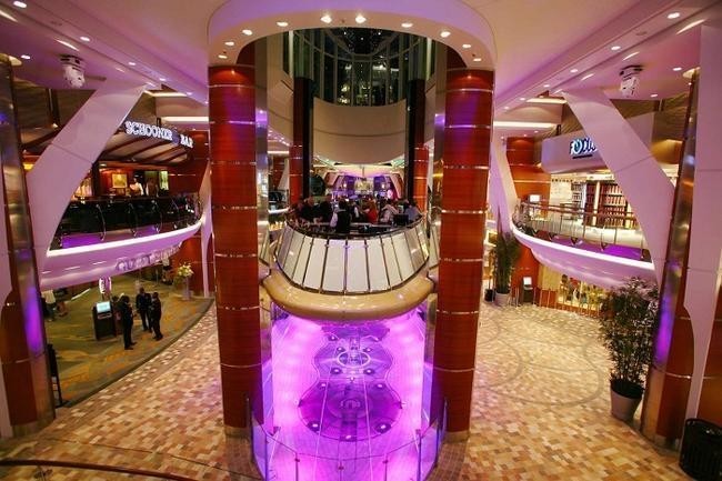 Rising Tide Bar ("Королевские карибские круизы")