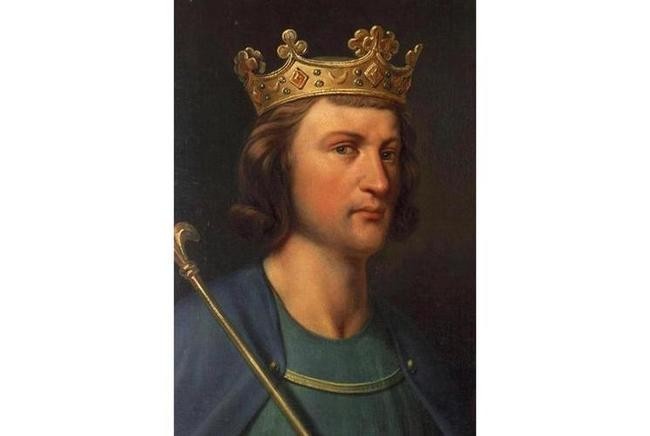 Людовик III, король Франции. Умер, ударившись головой о косяк, когда гонялся за девицей