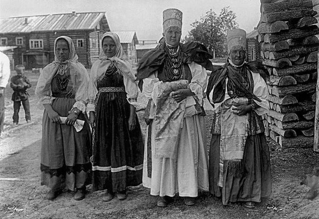 Значение выражения «сенная девка»