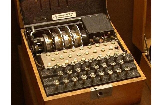 4. Шифровальная машина Enigma: 221,000$