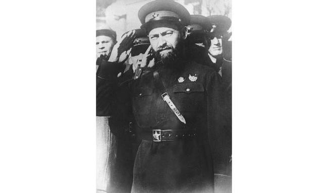 Как закончилась жизнь Яна Гамарника, и какого «звания» он был удостоен посмертно?