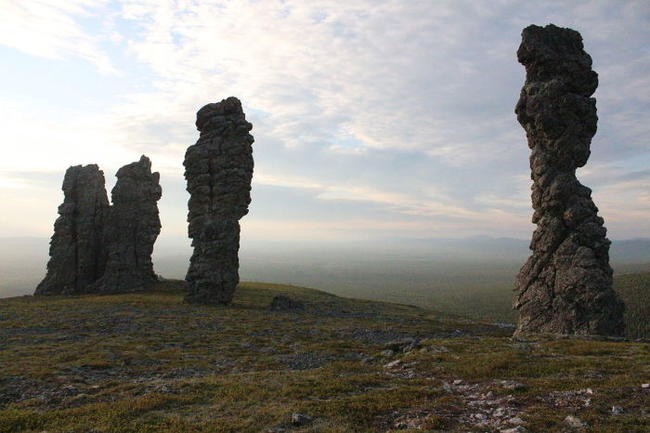 Маньпупунёр (Мансийские болваны)