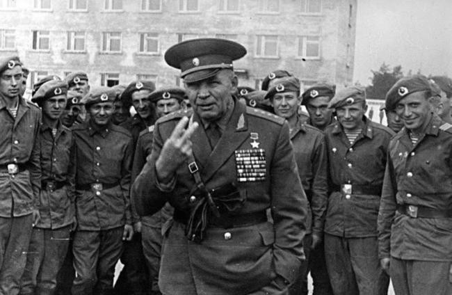 Реформирование стрелковой дивизии и первый парашютный прыжок в 40 лет