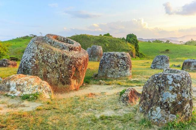 Мегалитические кувшины в Лаосе