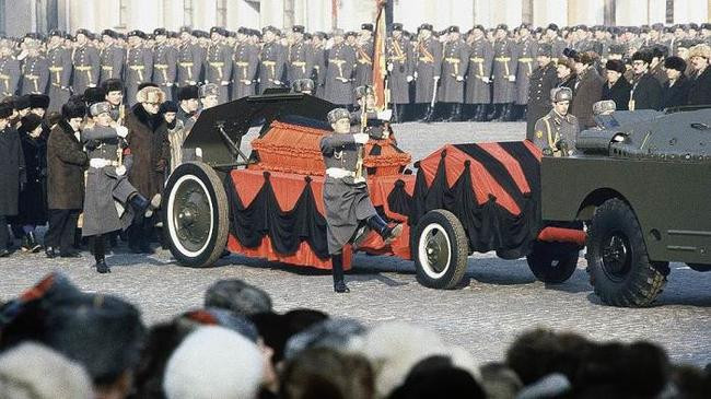 Сталинизм с человеческим лицом и жесткий ответ американцам