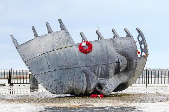 9. Памятник морским перевозчикам