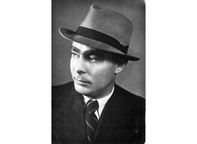 И Брежнев такой молодой…
