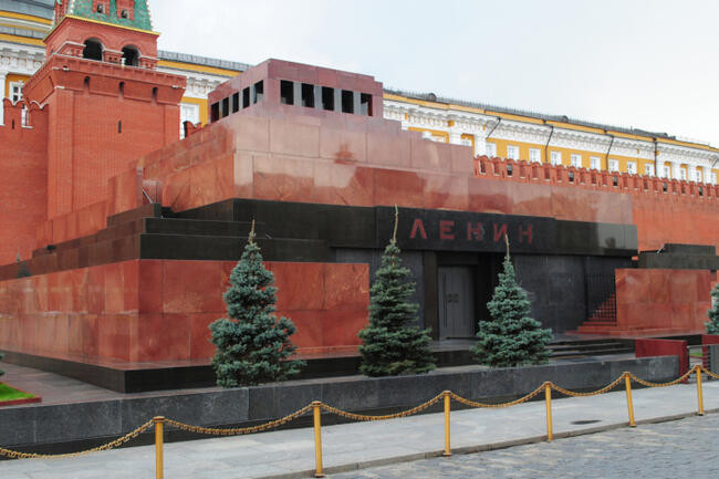 Во что обходится содержание тела Ленина в Мавзолее