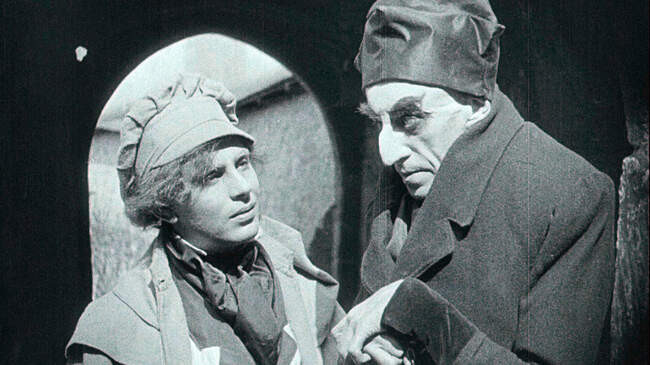 6. Носферату. Симфония ужаса (1922) – Носферату в дверях