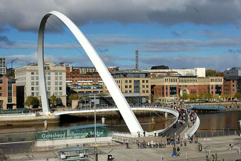 20. Мост Тысячелетия Гейтсхед (Gateshead Millennium Bridge), Англия